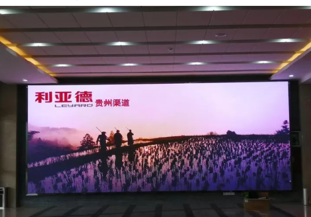 贵阳显示屏浅析LED显示屏一半亮一半不亮怎么办？